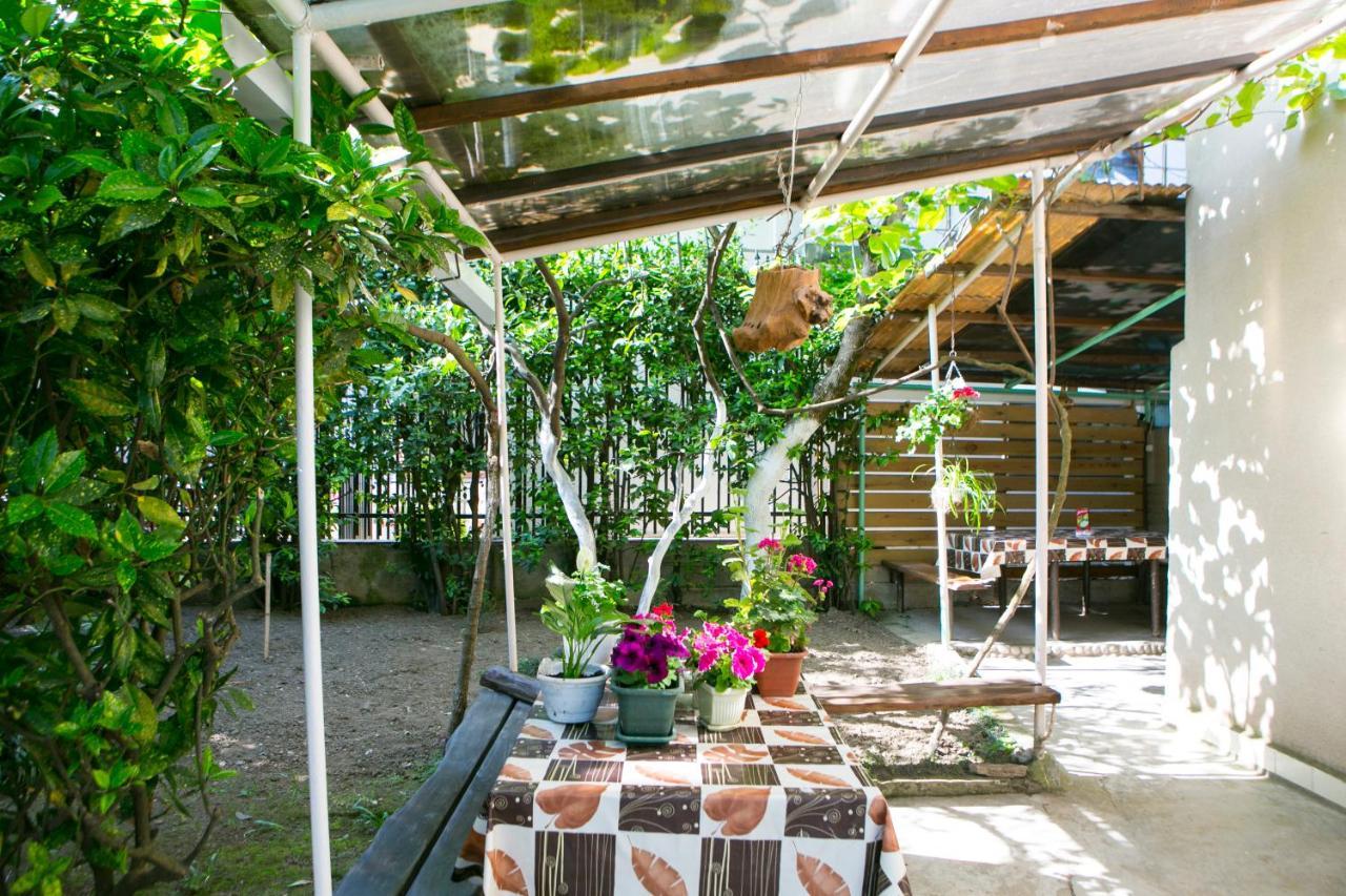 Guest House Lavr Gagra Buitenkant foto