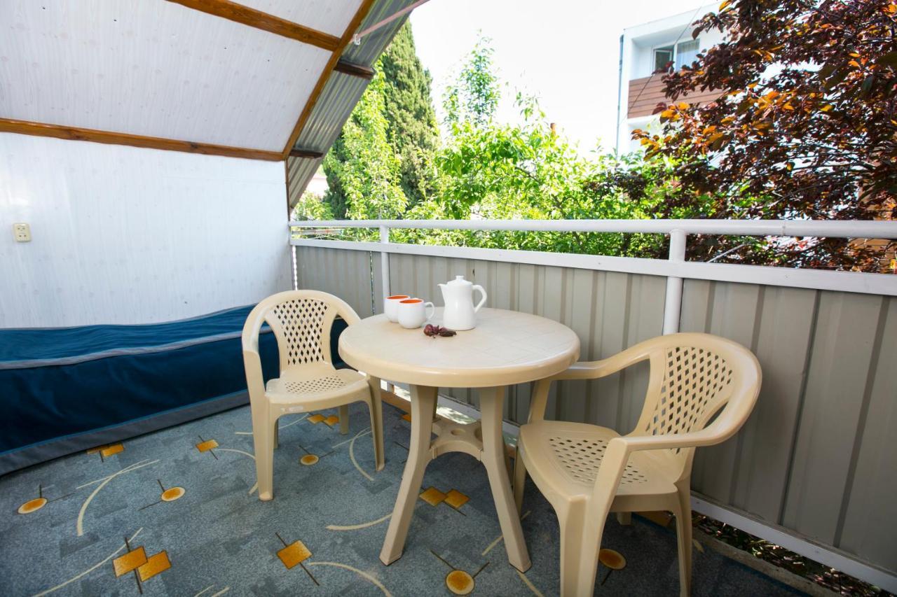 Guest House Lavr Gagra Buitenkant foto