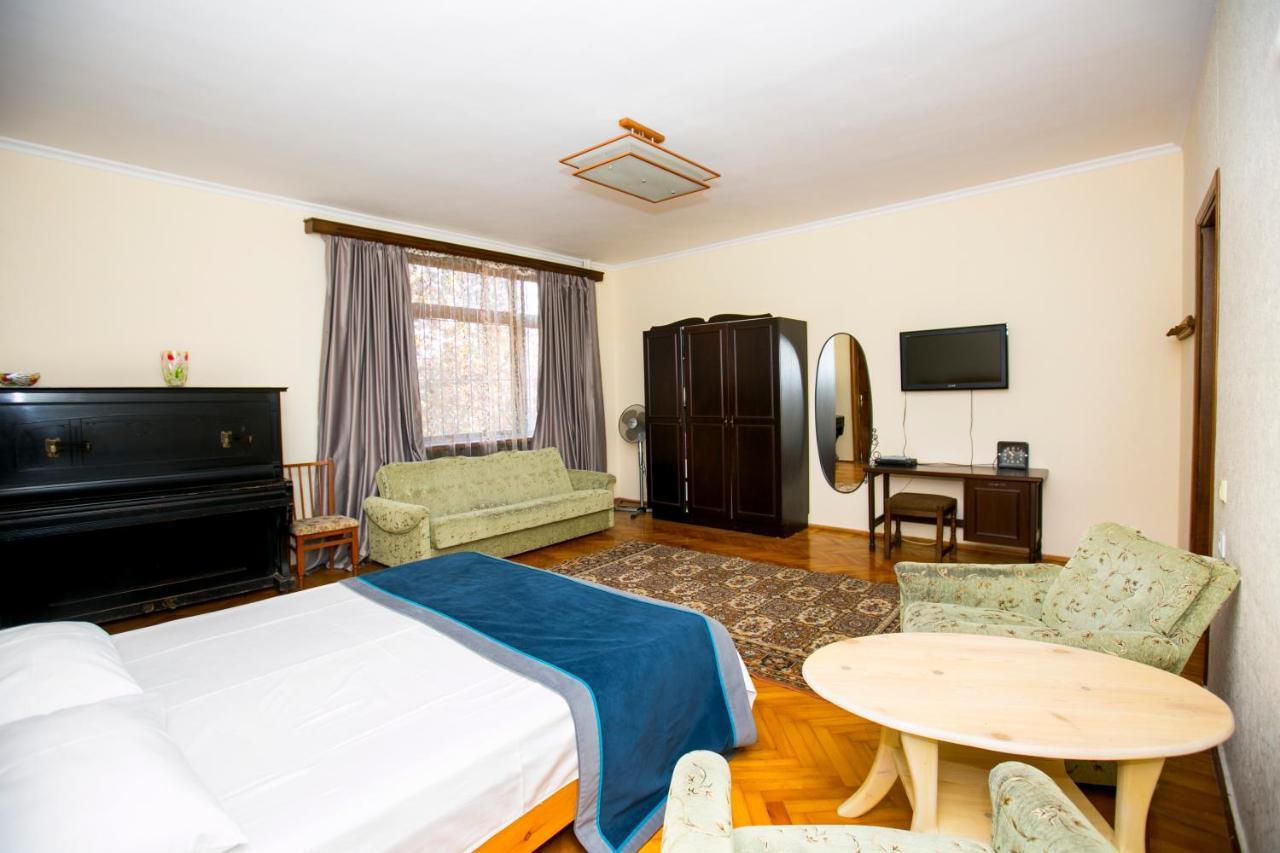 Guest House Lavr Gagra Buitenkant foto
