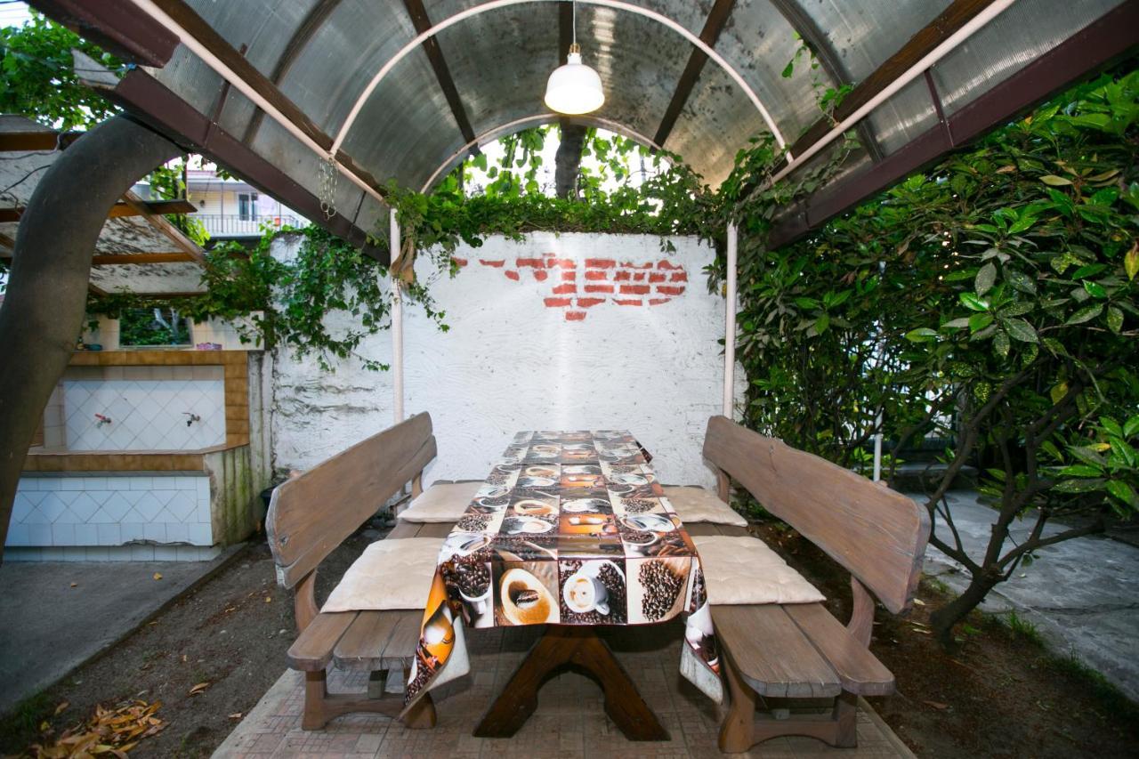 Guest House Lavr Gagra Buitenkant foto